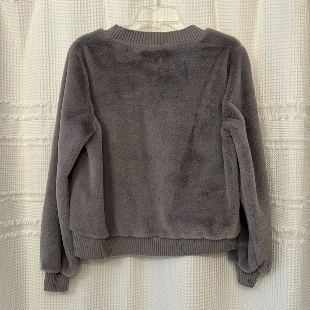 Short fluffy gray sweater - Picture 4 of 4